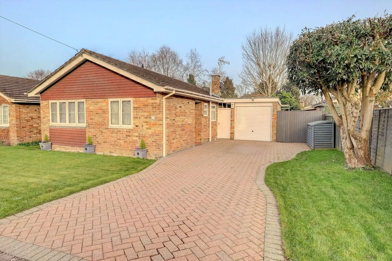 2 bed house for sale, The Rosary, High Wycombe, HP15