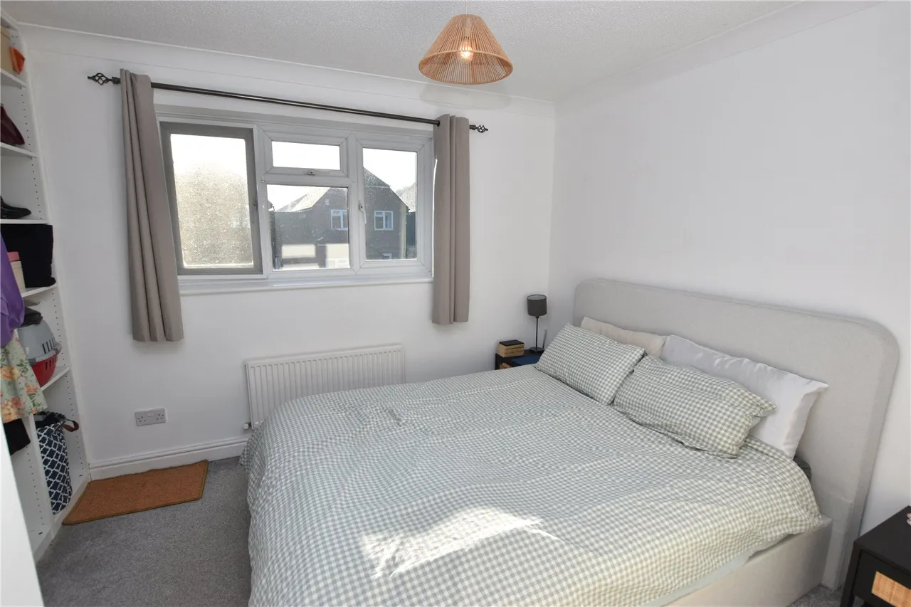 Juniper Road, Farnborough, Hampshire, GU14 9XU, photo 3