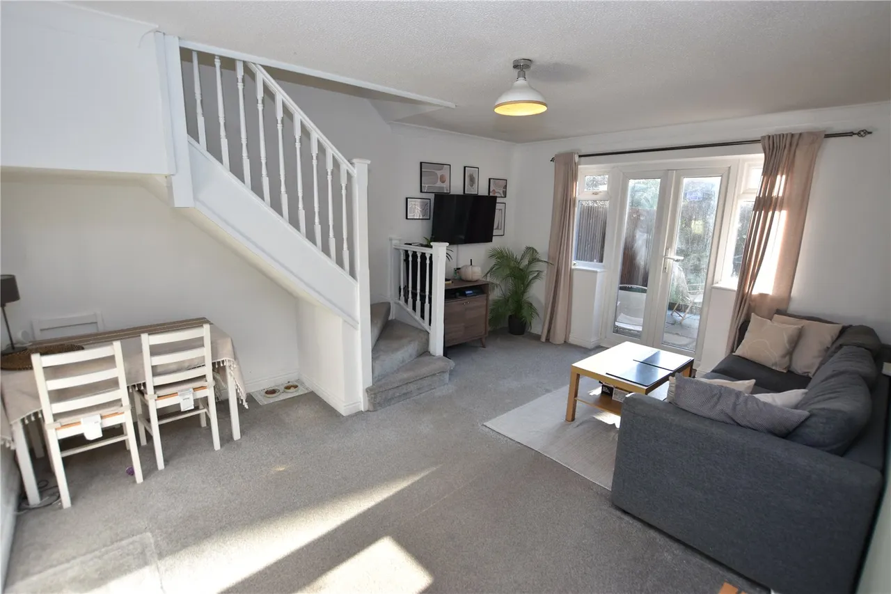 Juniper Road, Farnborough, Hampshire, GU14 9XU, photo 2