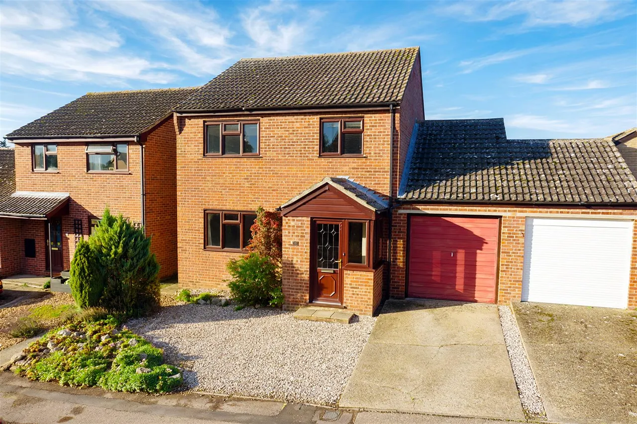 3 bed house for sale, Gawdy Close, Harleston, IP20