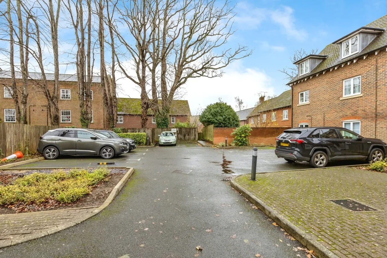 Oak Road, Crawley, RH11, photo 4