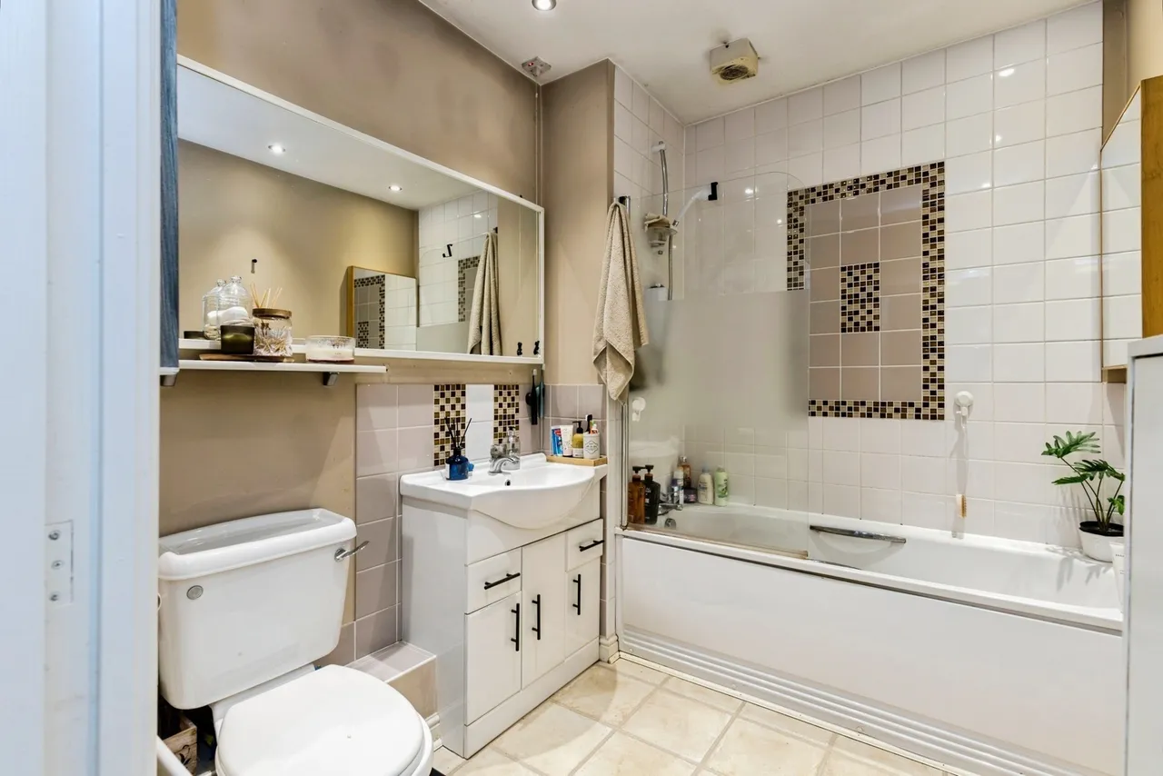 Oak Road, Crawley, RH11, photo 5
