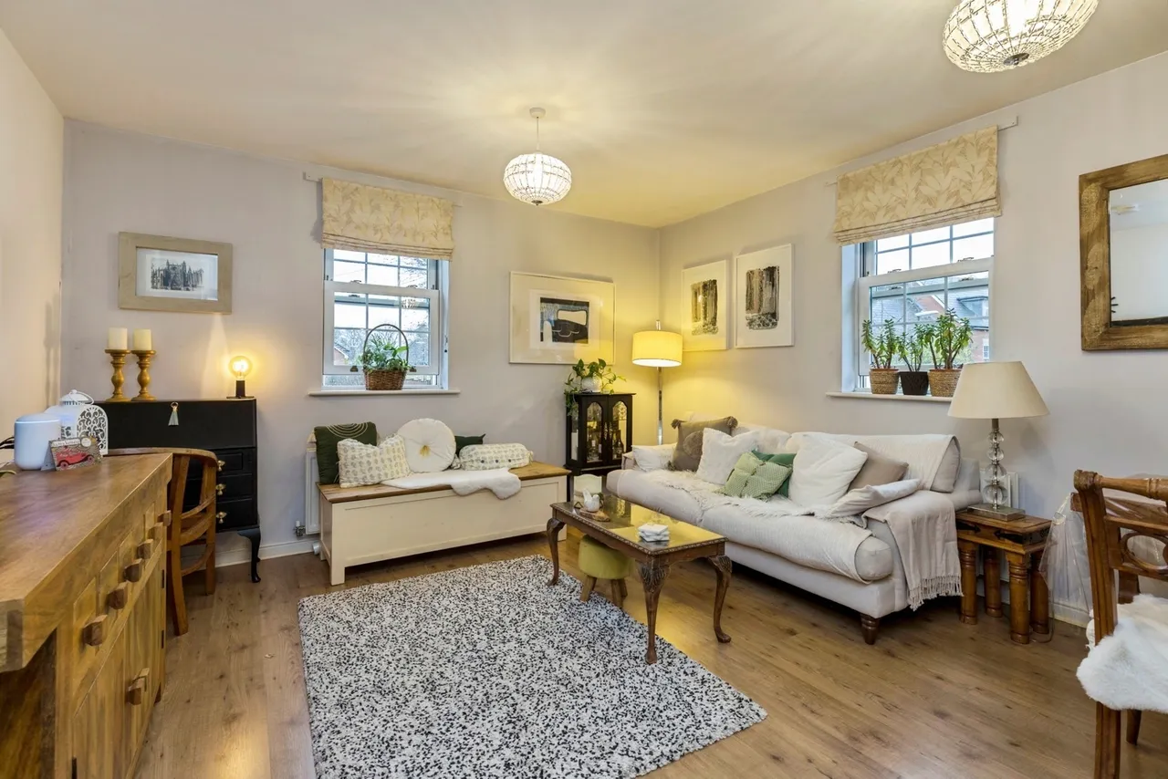 Oak Road, Crawley, RH11, photo 2