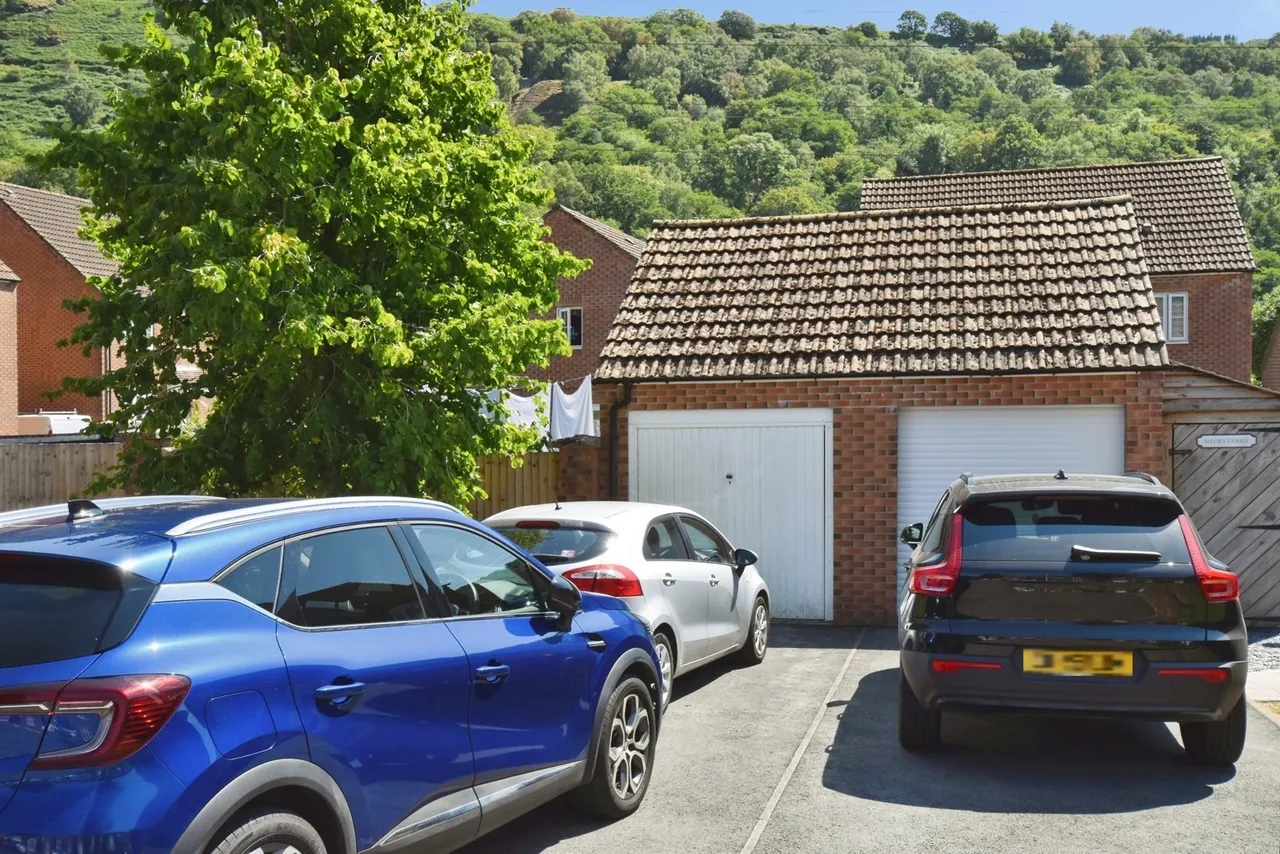 Llys Rhaeadr, Godrergraig, SA9, photo 18