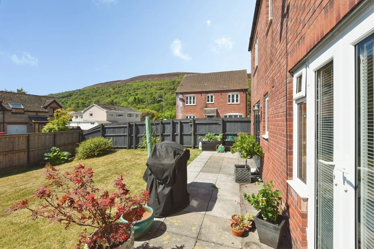 Llys Rhaeadr, Godrergraig, SA9, photo 19