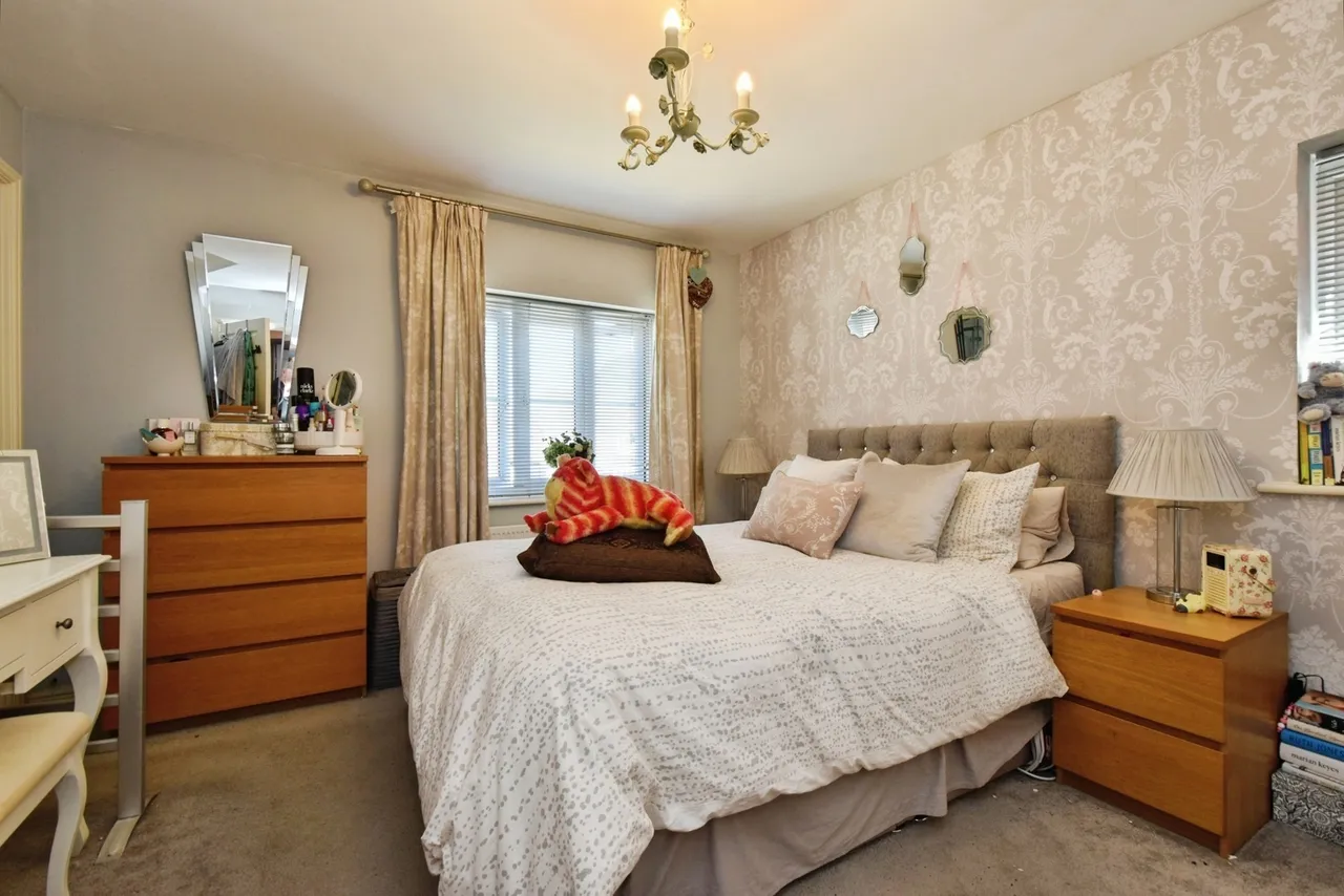 Llys Rhaeadr, Godrergraig, SA9, photo 11