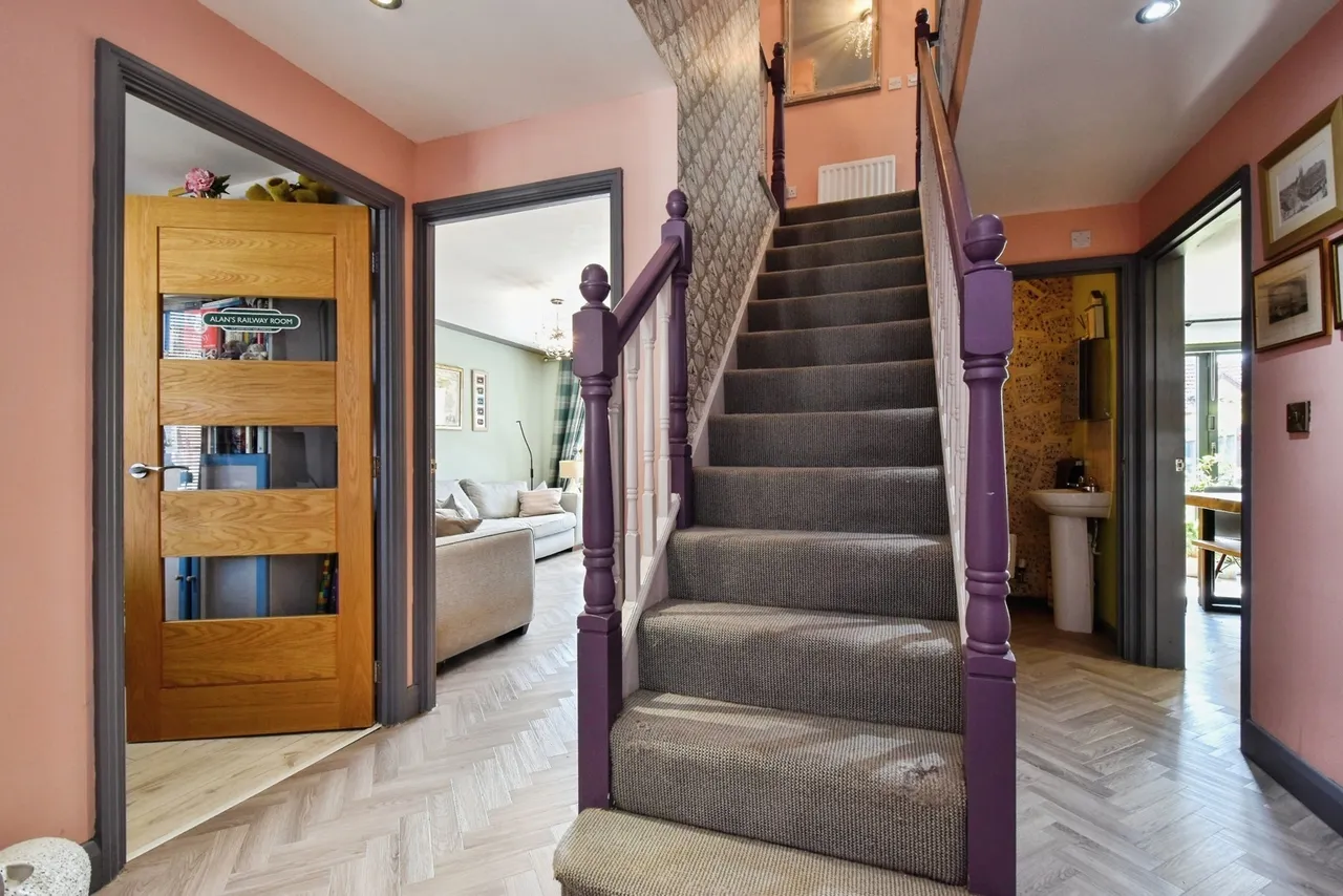 Llys Rhaeadr, Godrergraig, SA9, photo 10
