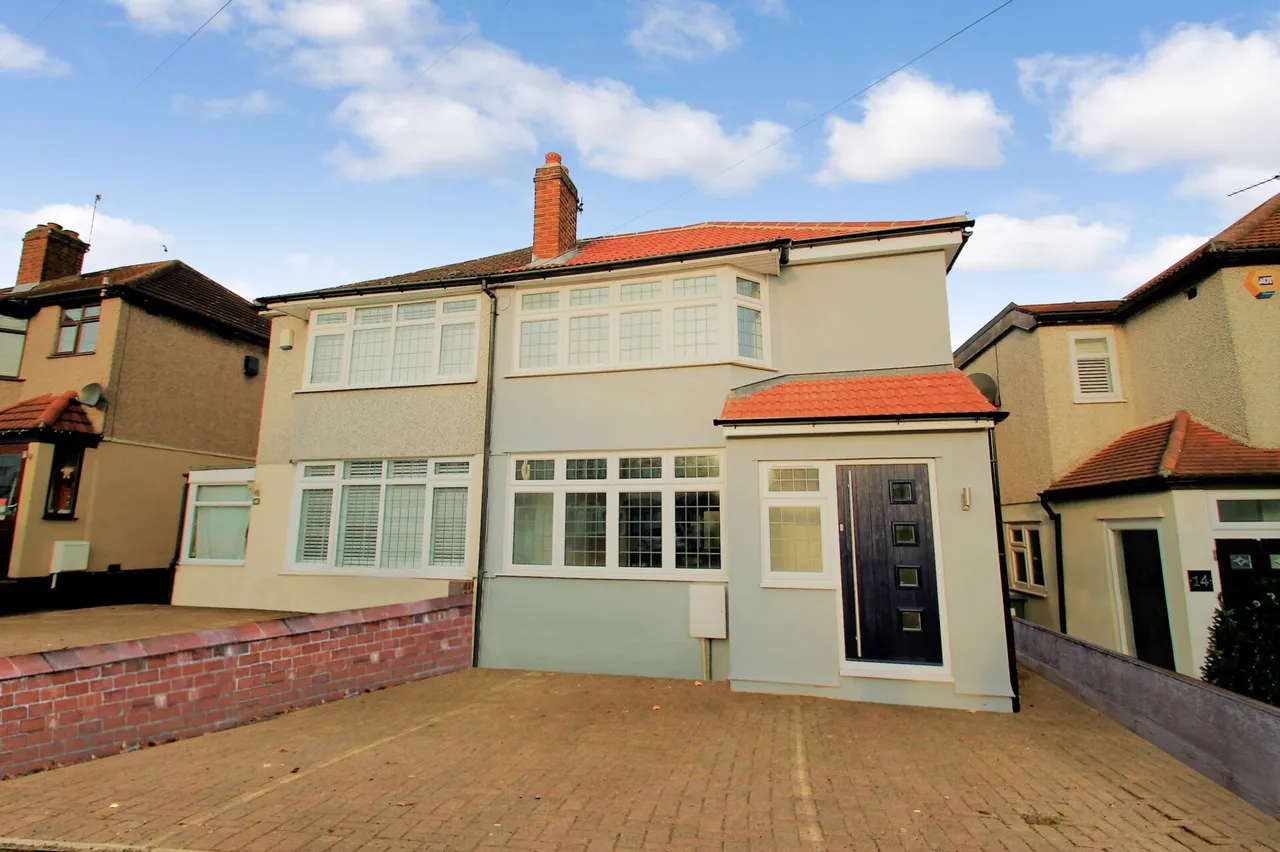 3 bed house for sale — Fairwater Avenue, Welling
