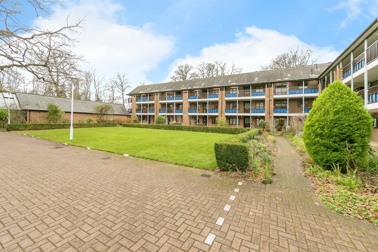 Emmbrook Court, Reading, RG6, photo 15