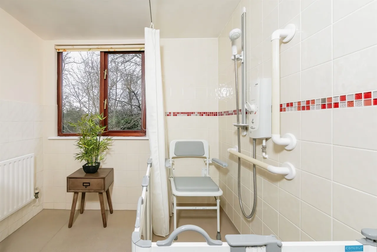 Emmbrook Court, Reading, RG6, photo 13