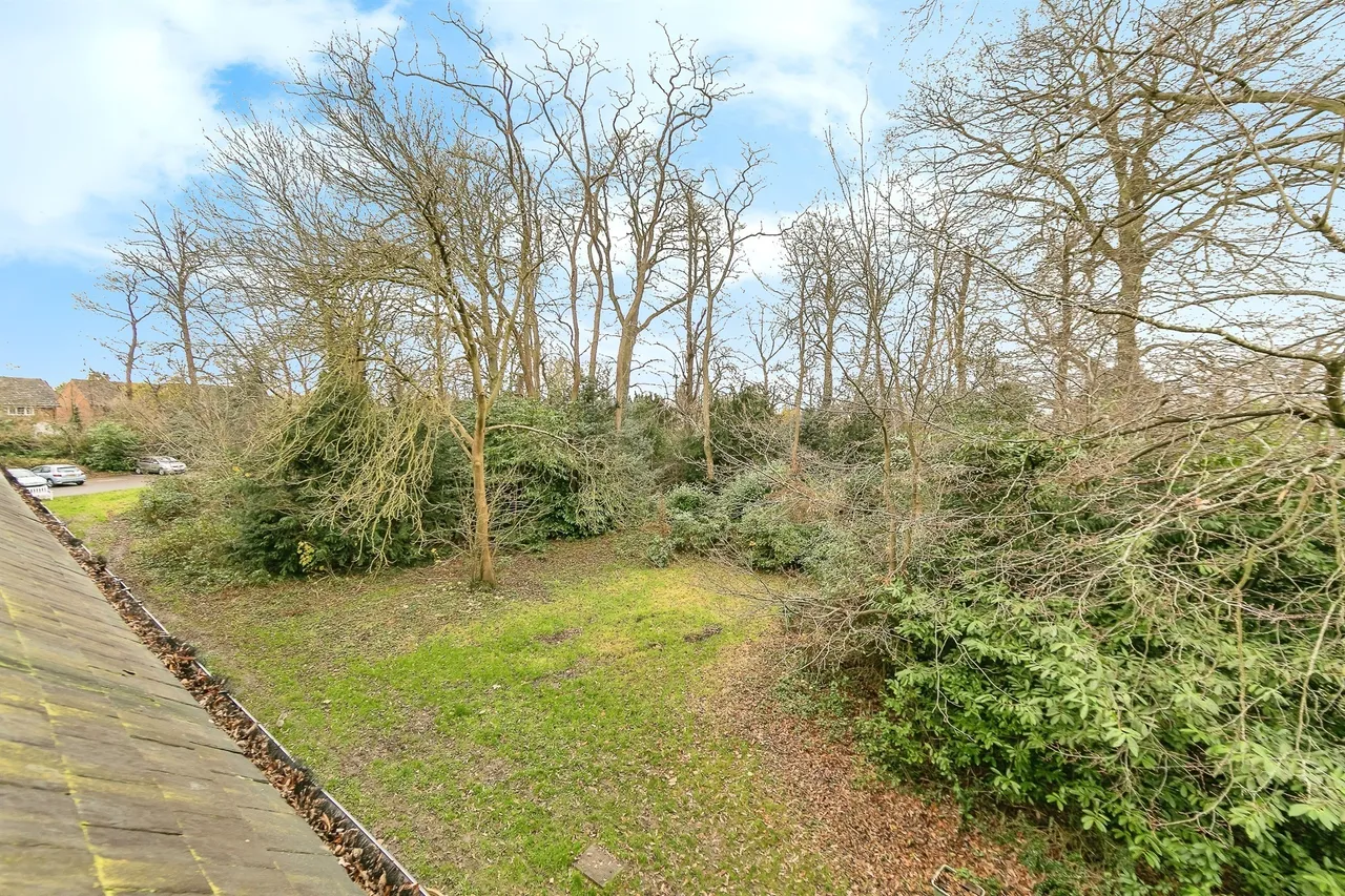 Emmbrook Court, Reading, RG6, photo 14