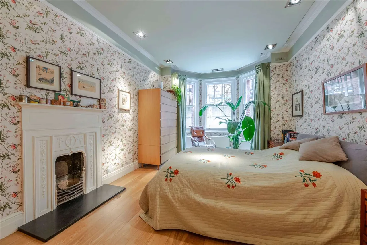 Wynnstay Gardens, London, W8, photo 8