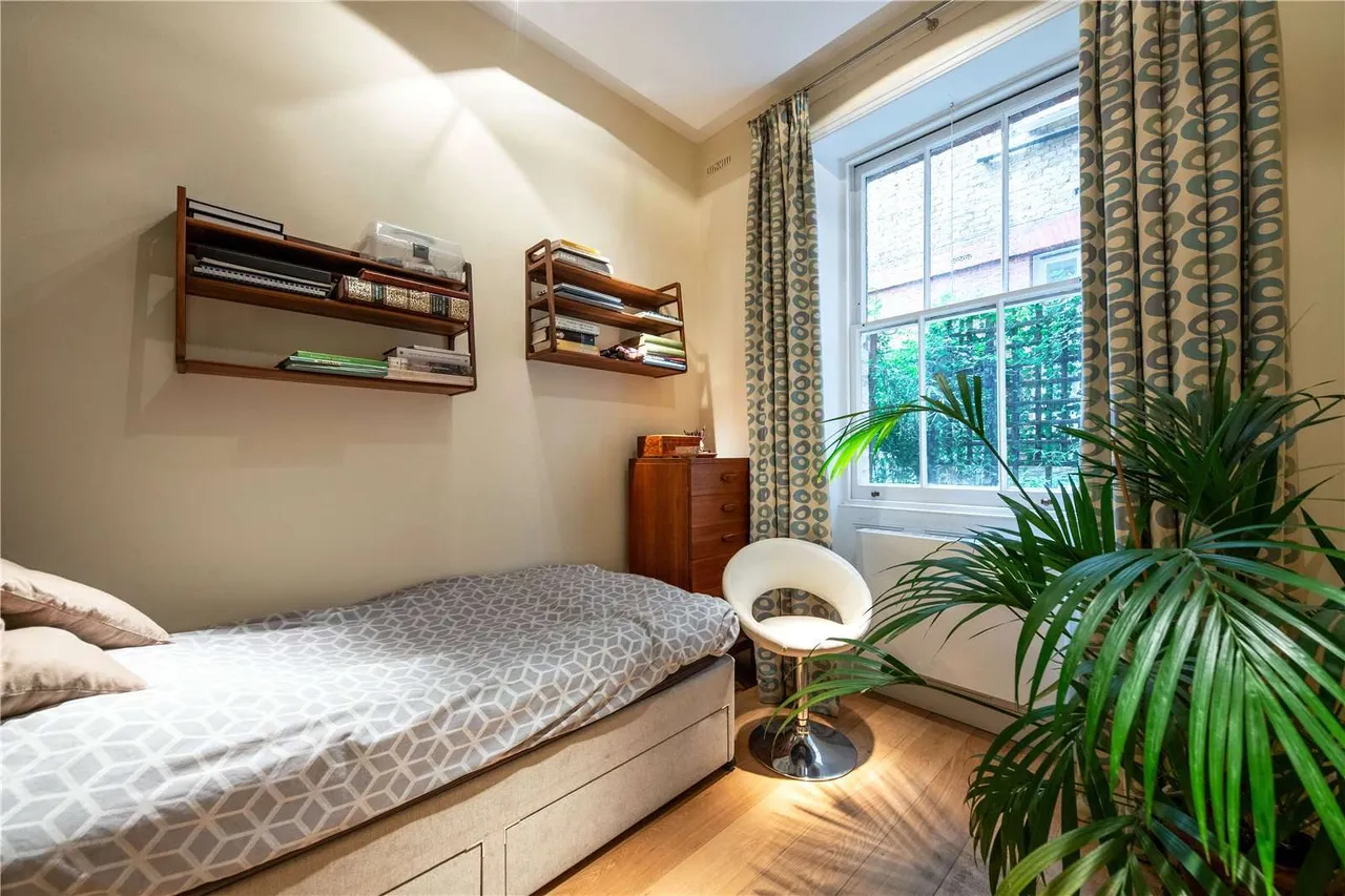 Wynnstay Gardens, London, W8, photo 9