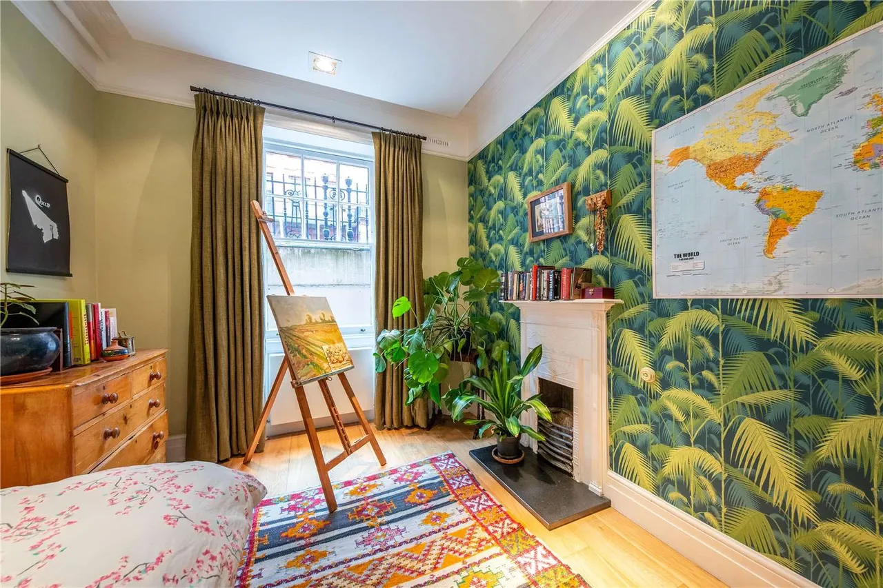 Wynnstay Gardens, London, W8, photo 10