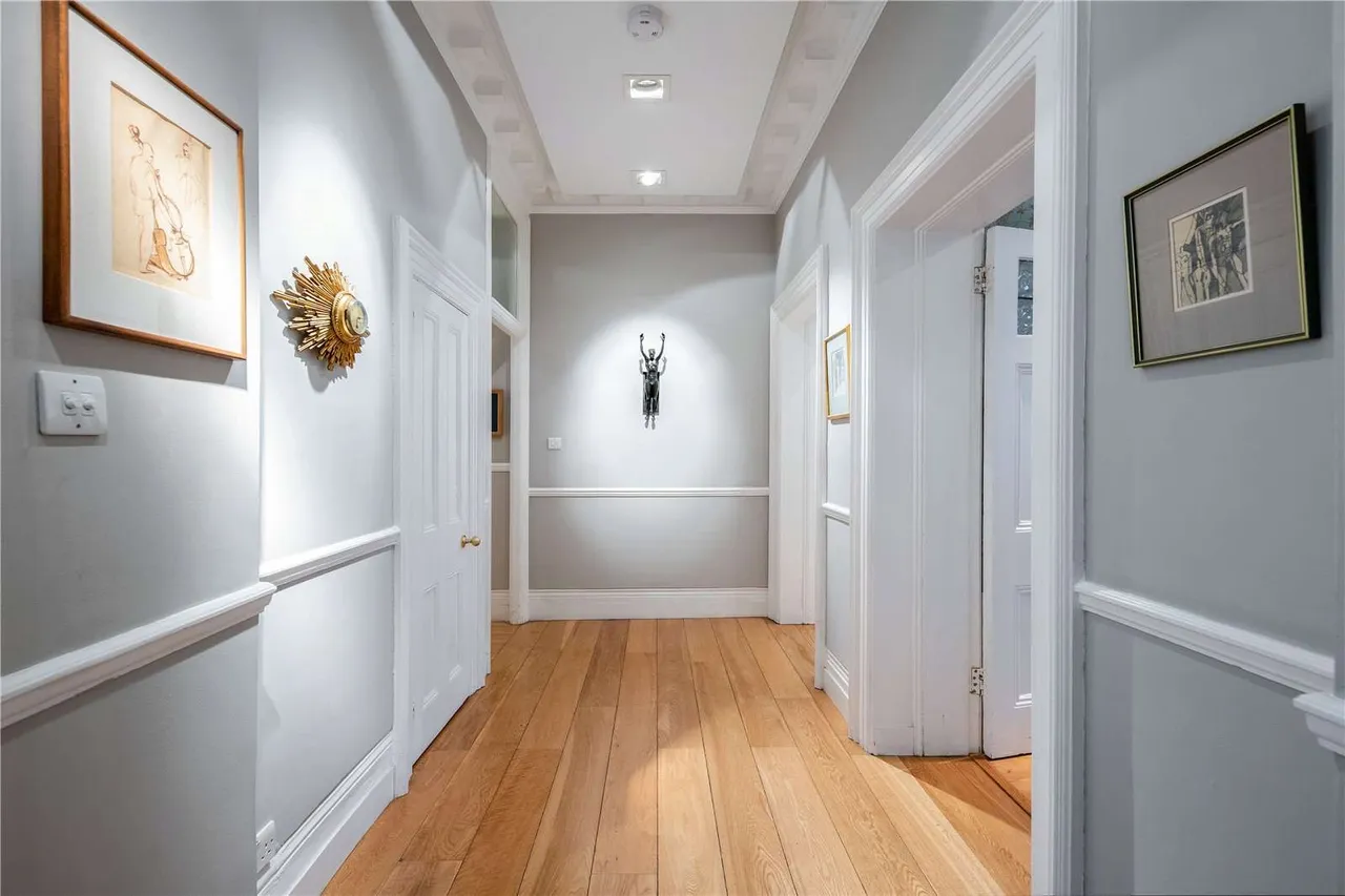 Wynnstay Gardens, London, W8, photo 11