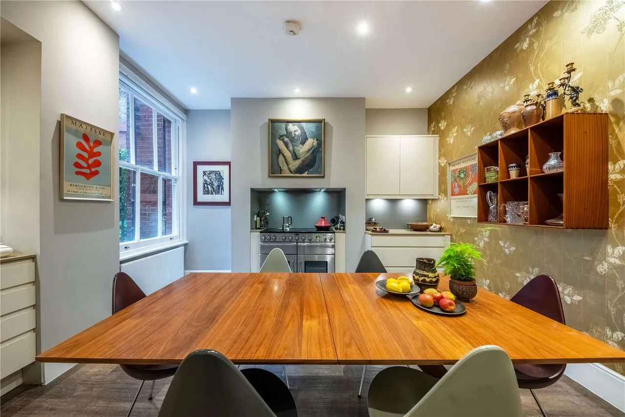 Wynnstay Gardens, London, W8, photo 6