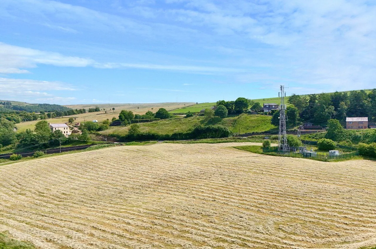 Grains Road, Shaw, OL2, photo 14
