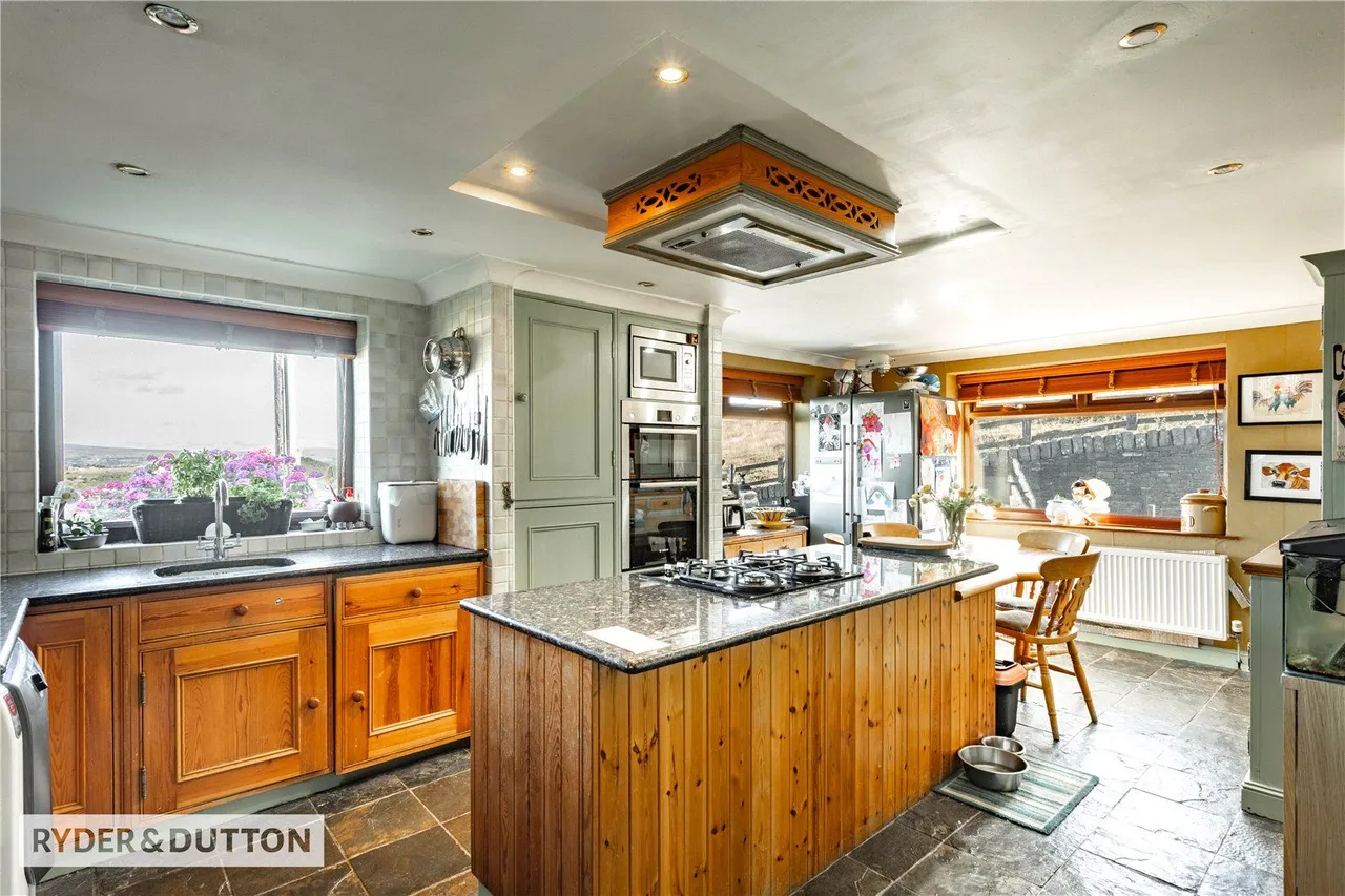 Grains Road, Shaw, OL2, photo 10