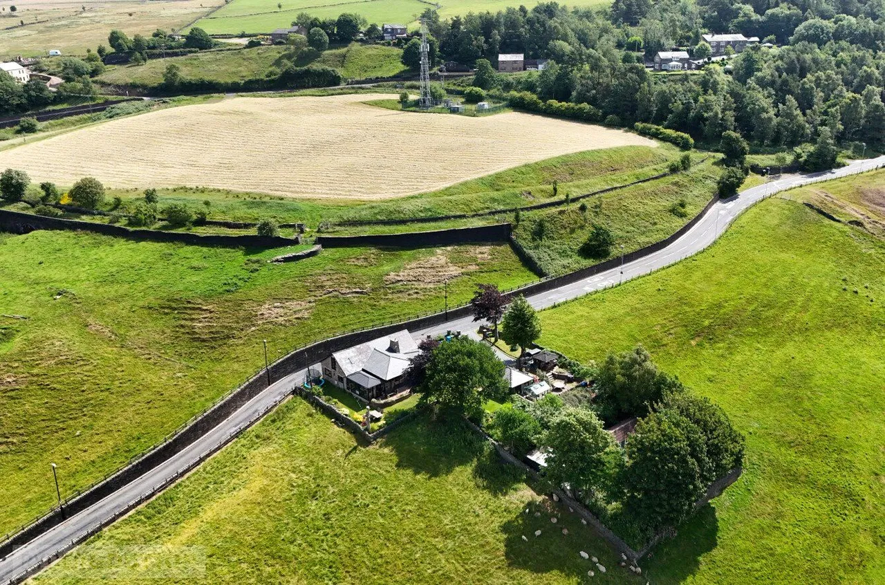 Grains Road, Shaw, OL2, photo 3
