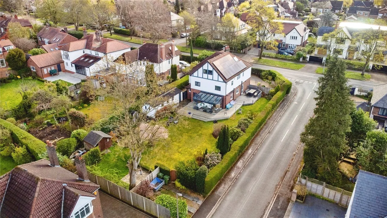 Knutsford Road, Wilmslow, Cheshire, SK9, photo 2