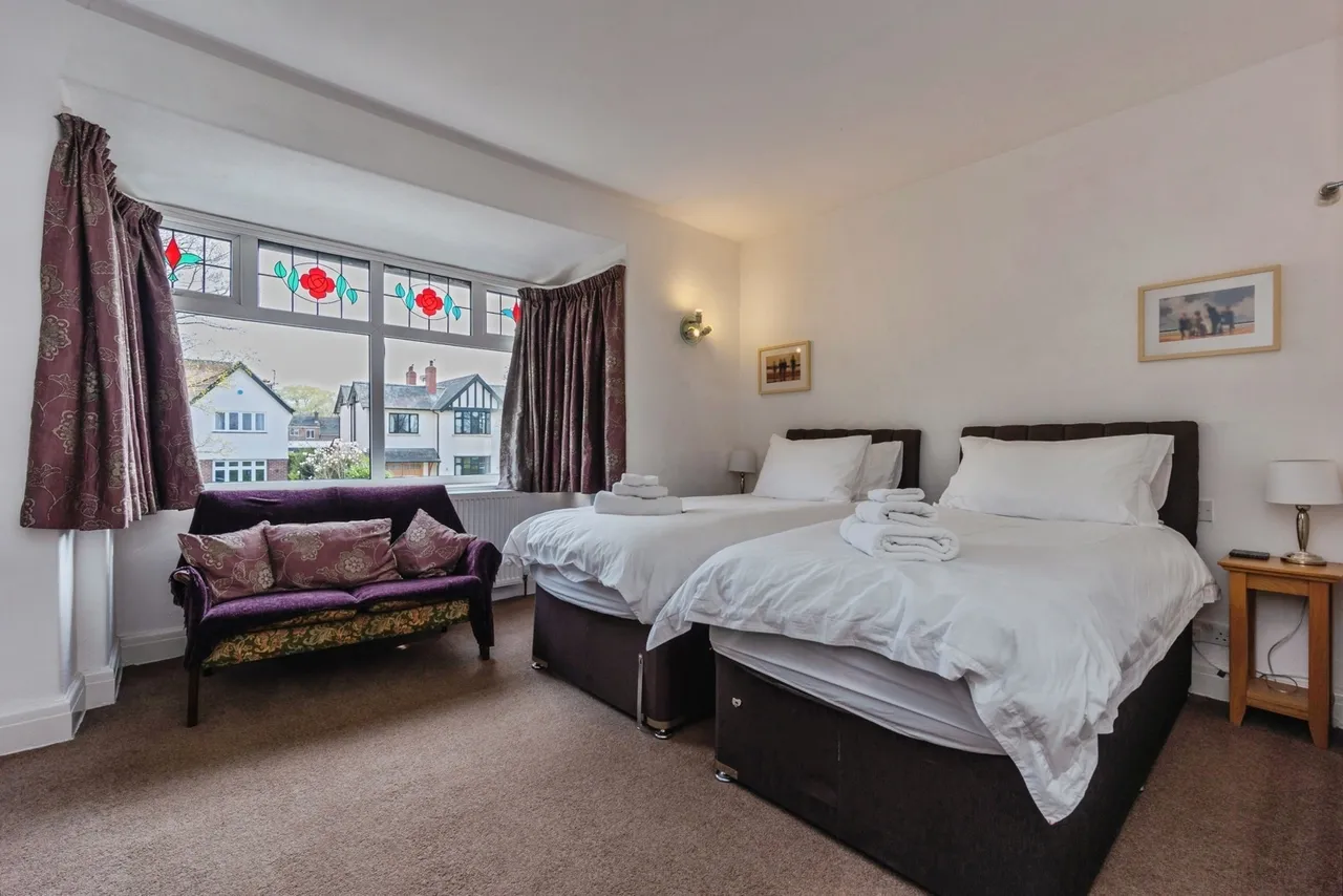 Knutsford Road, Wilmslow, Cheshire, SK9, photo 16