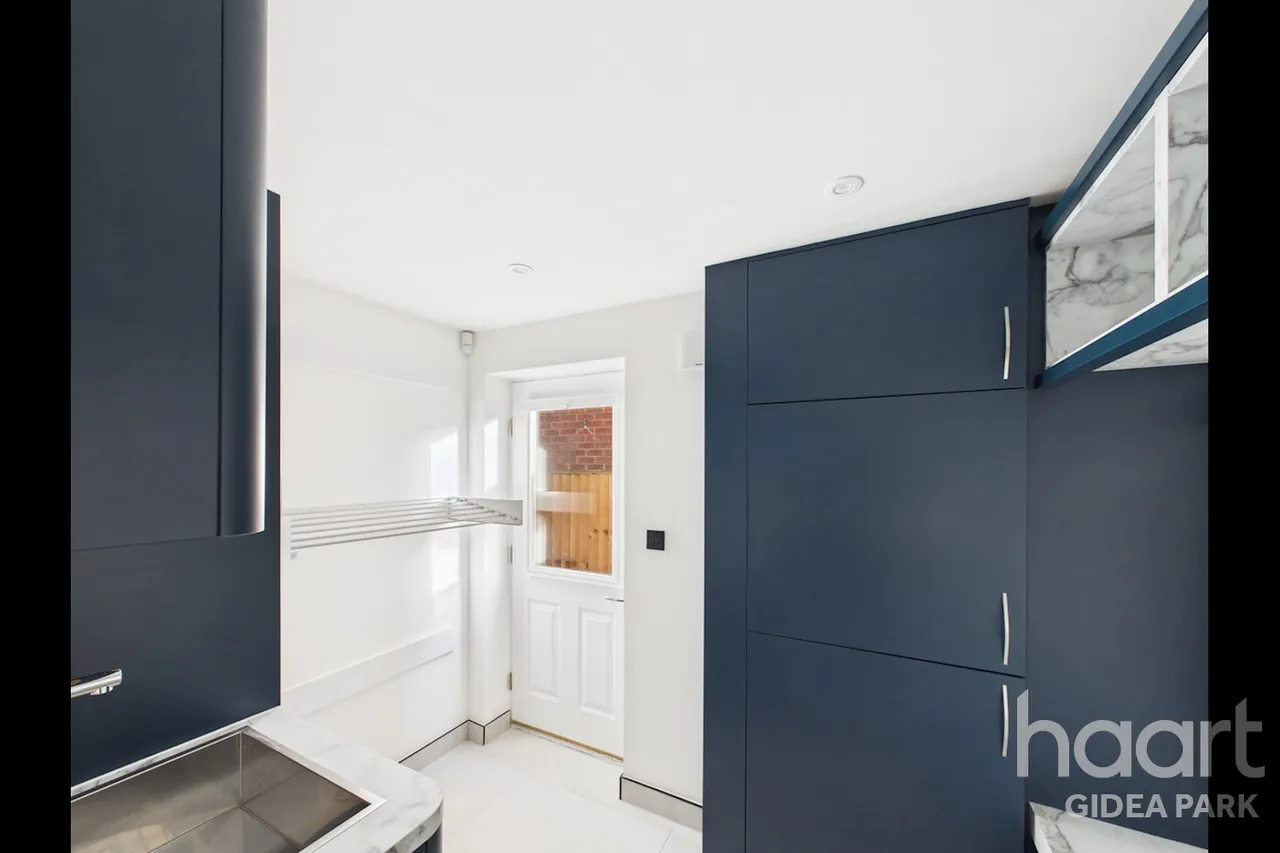 Dickens Way, Romford, RM1, photo 16