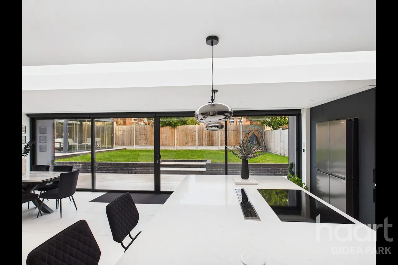 Dickens Way, Romford, RM1, photo 6