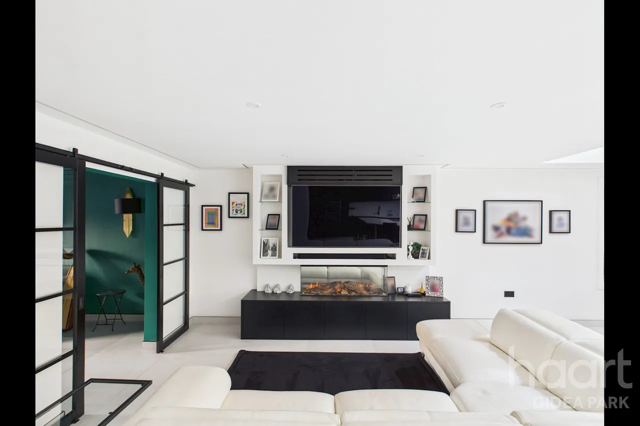 Dickens Way, Romford, RM1, photo 12