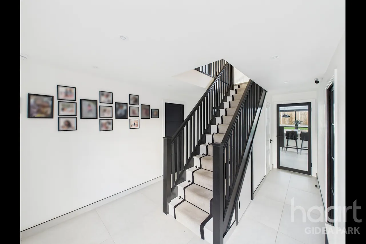 Dickens Way, Romford, RM1, photo 21