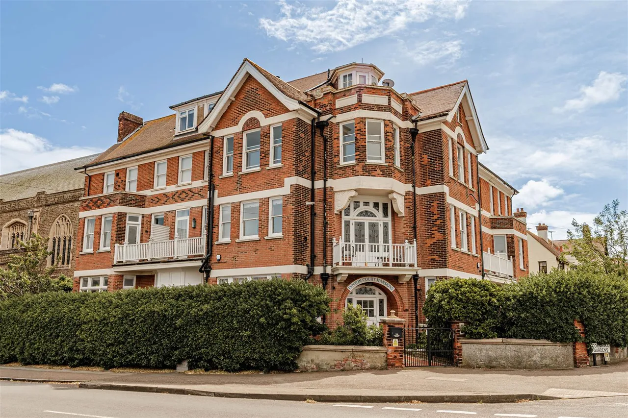 1 bed flat for sale — Eastern Esplanade, Margate, Kent, CT9 3AA