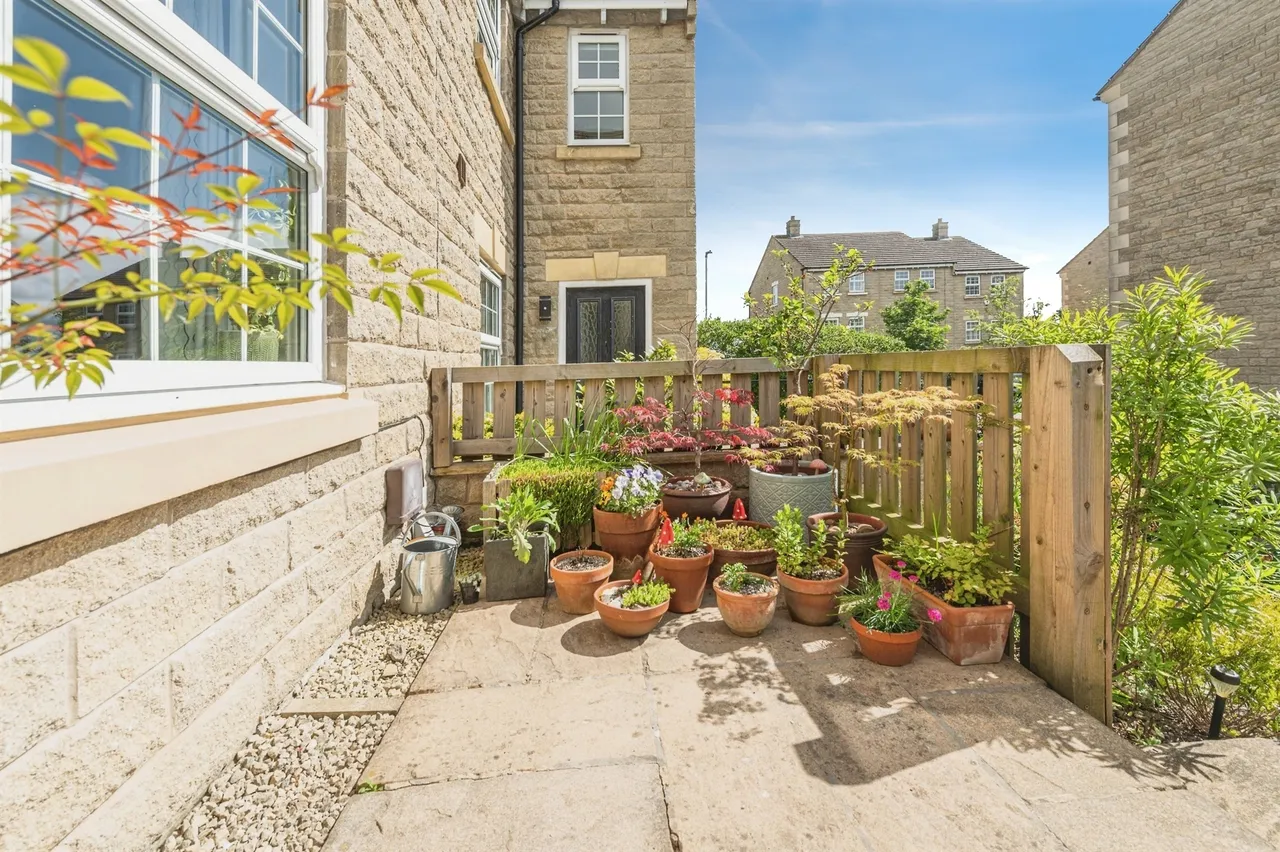 Gardeners Walk, Skelmanthorpe, HD8, photo 11