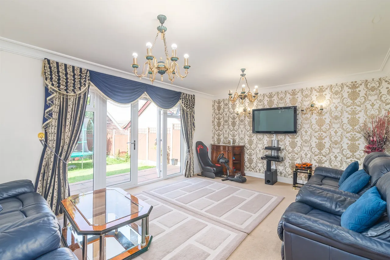 5 bed house for sale — The Courtyard, Mayland, Chelmsford