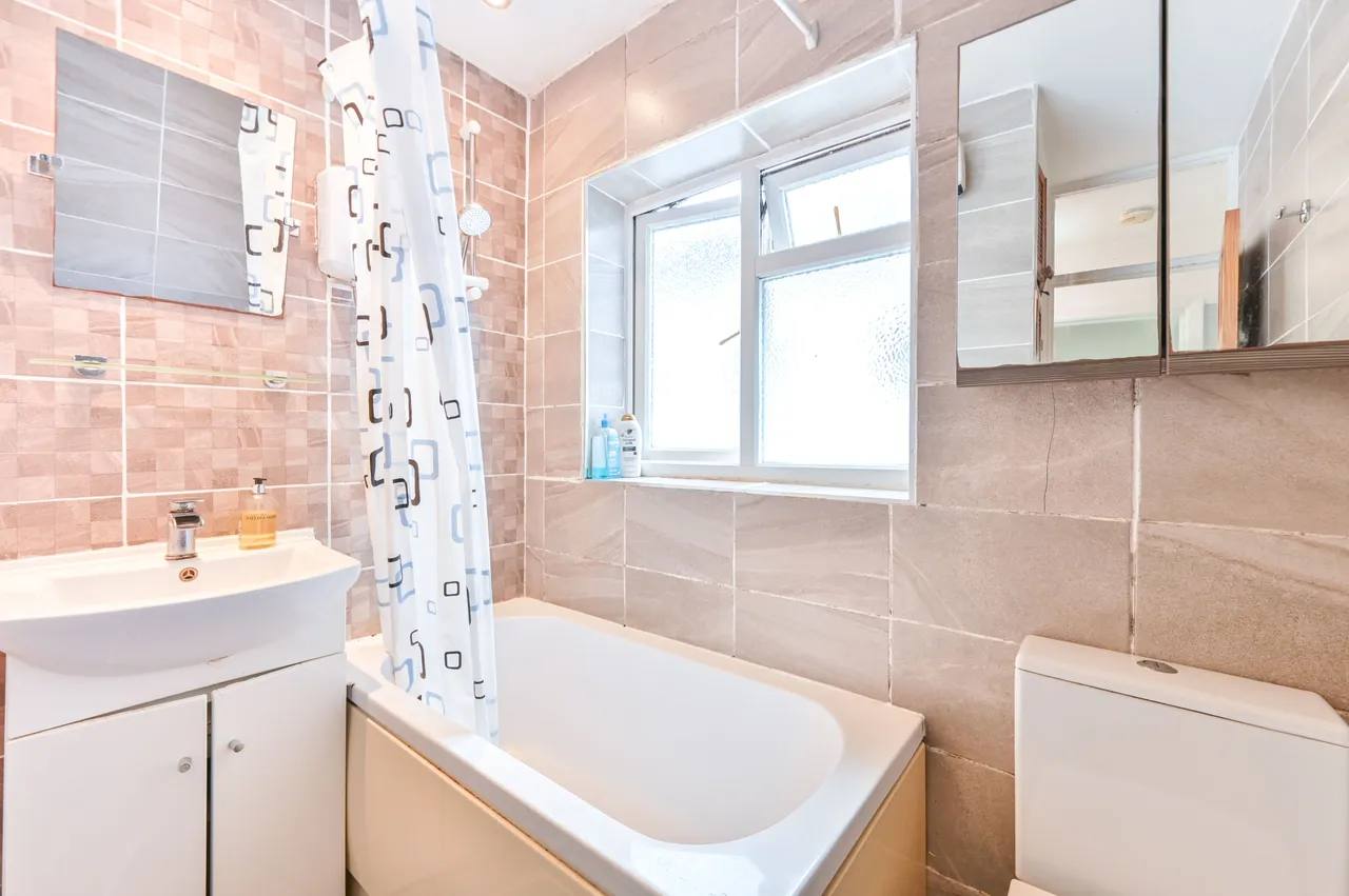 Greenford, UB6, photo 7