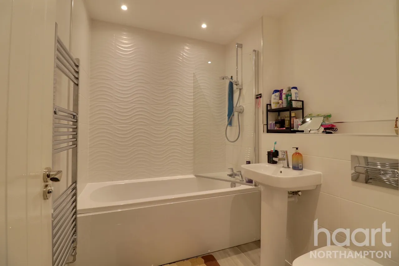 Haystack Close, NN8, photo 6