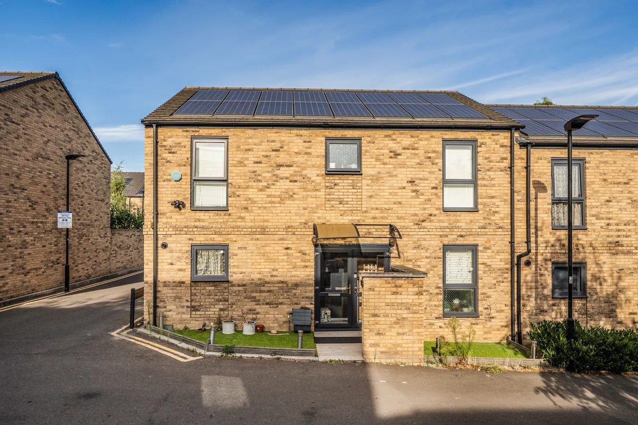 4 bed house for sale — 23 Lange Road, HARROW