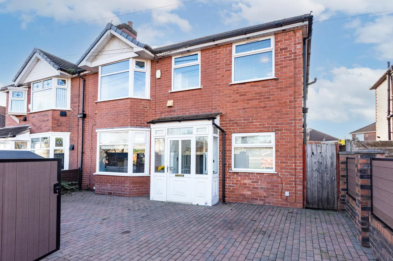 East Lancashire Road, Manchester, M28, photo 17