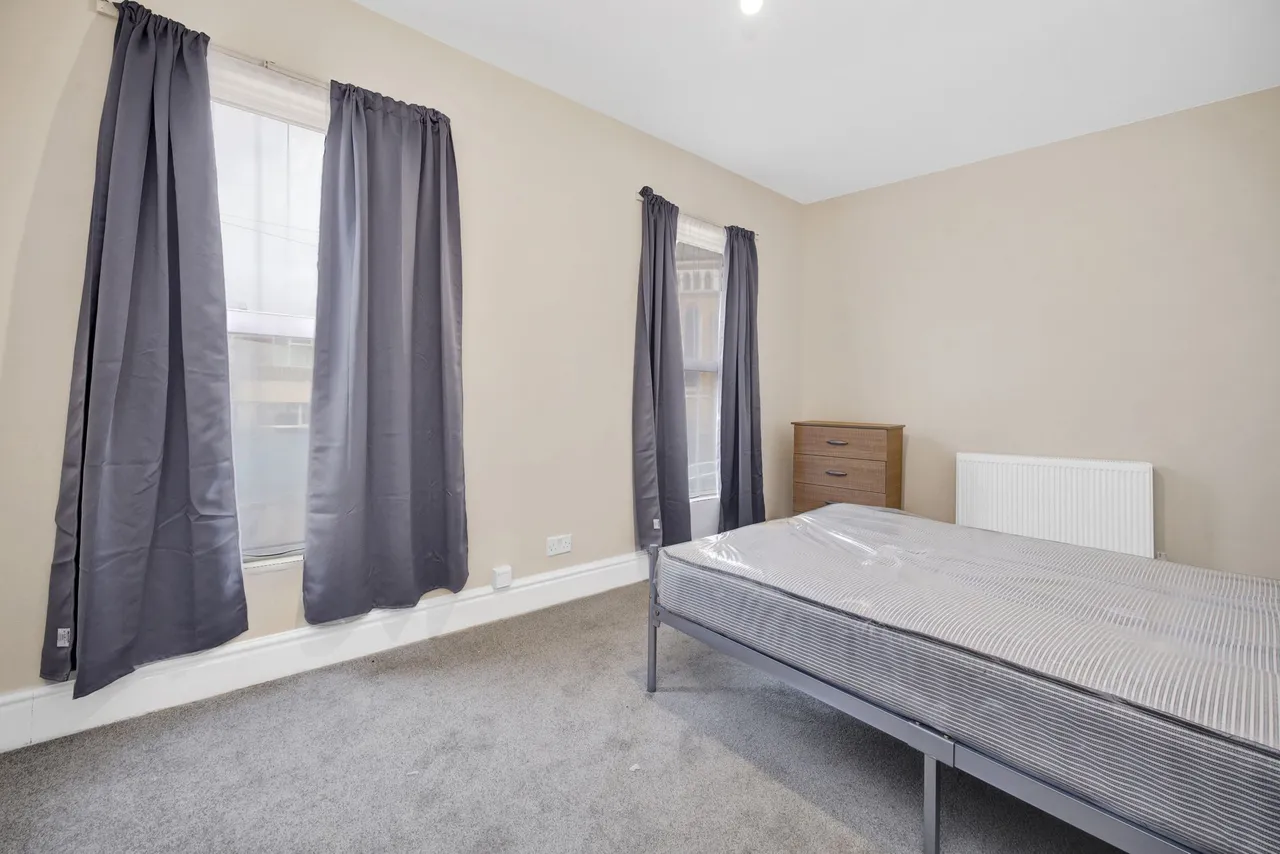 Avenue Road, London, NW10, photo 7