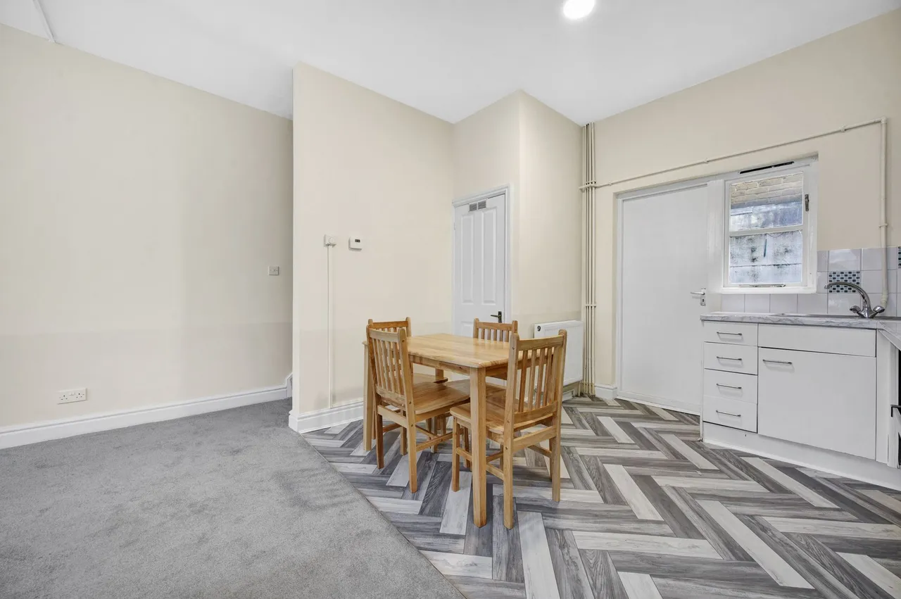 Avenue Road, London, NW10, photo 9