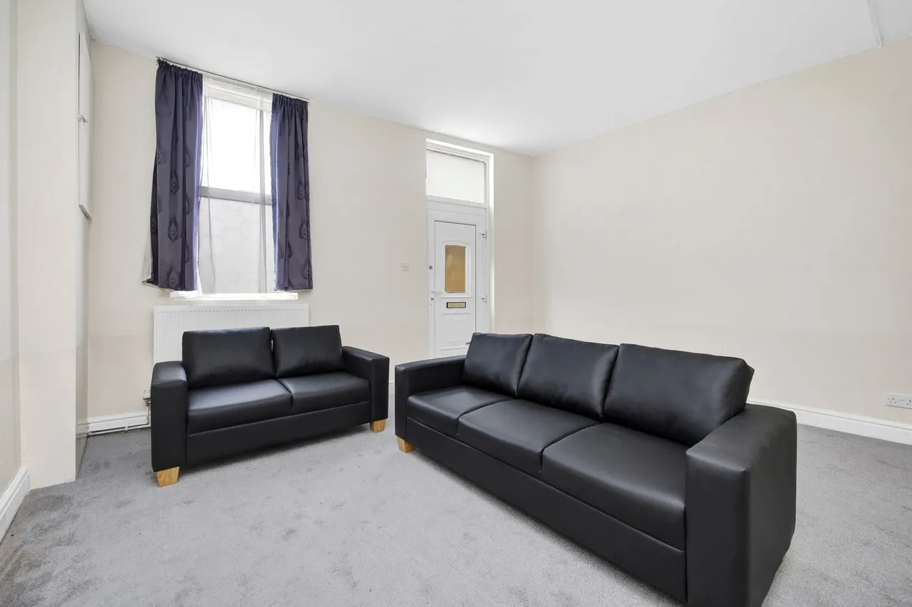 Avenue Road, London, NW10, photo 3