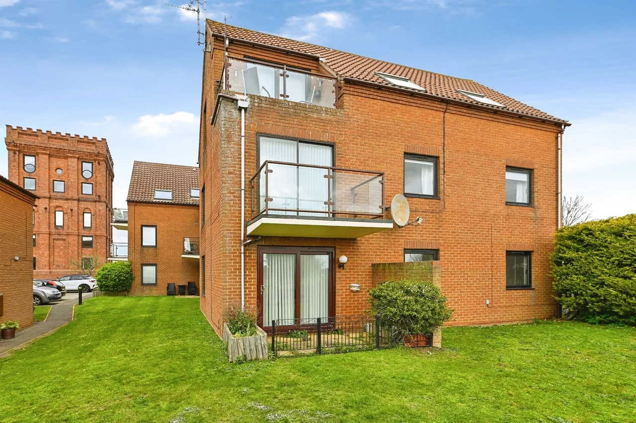 2 bed flat for sale — Kings Lynn Road, Hunstanton