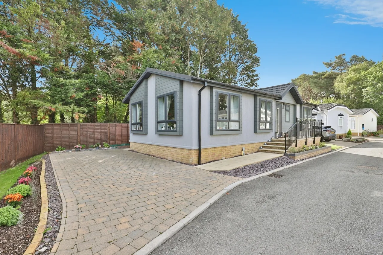 Matchams Lane, Hurn, BH23, photo 15