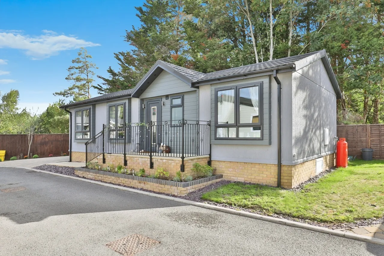 Matchams Lane, Hurn, BH23, photo 16