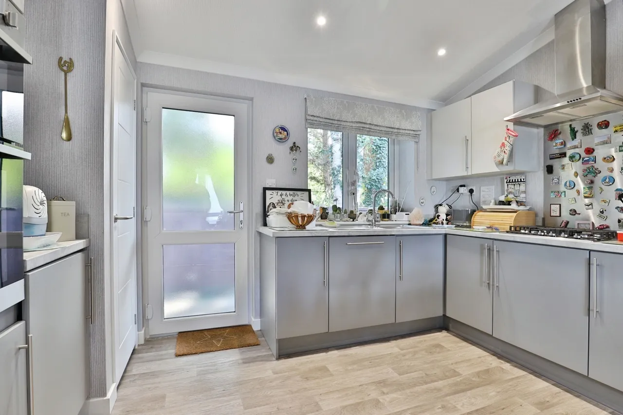 Matchams Lane, Hurn, BH23, photo 11