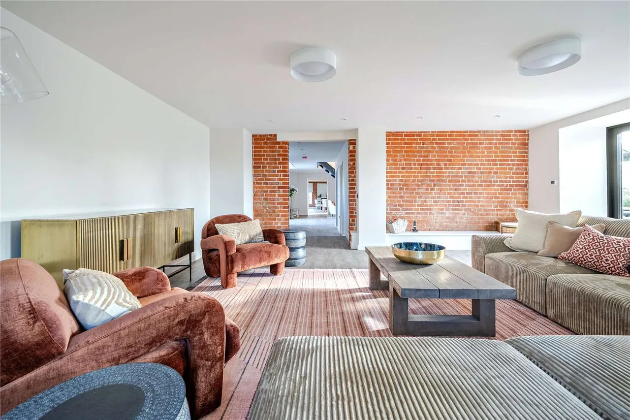 Hall Farm Barns, Thurleston Lane, Akenham, Ipswich, IP1 6TQ, photo 4
