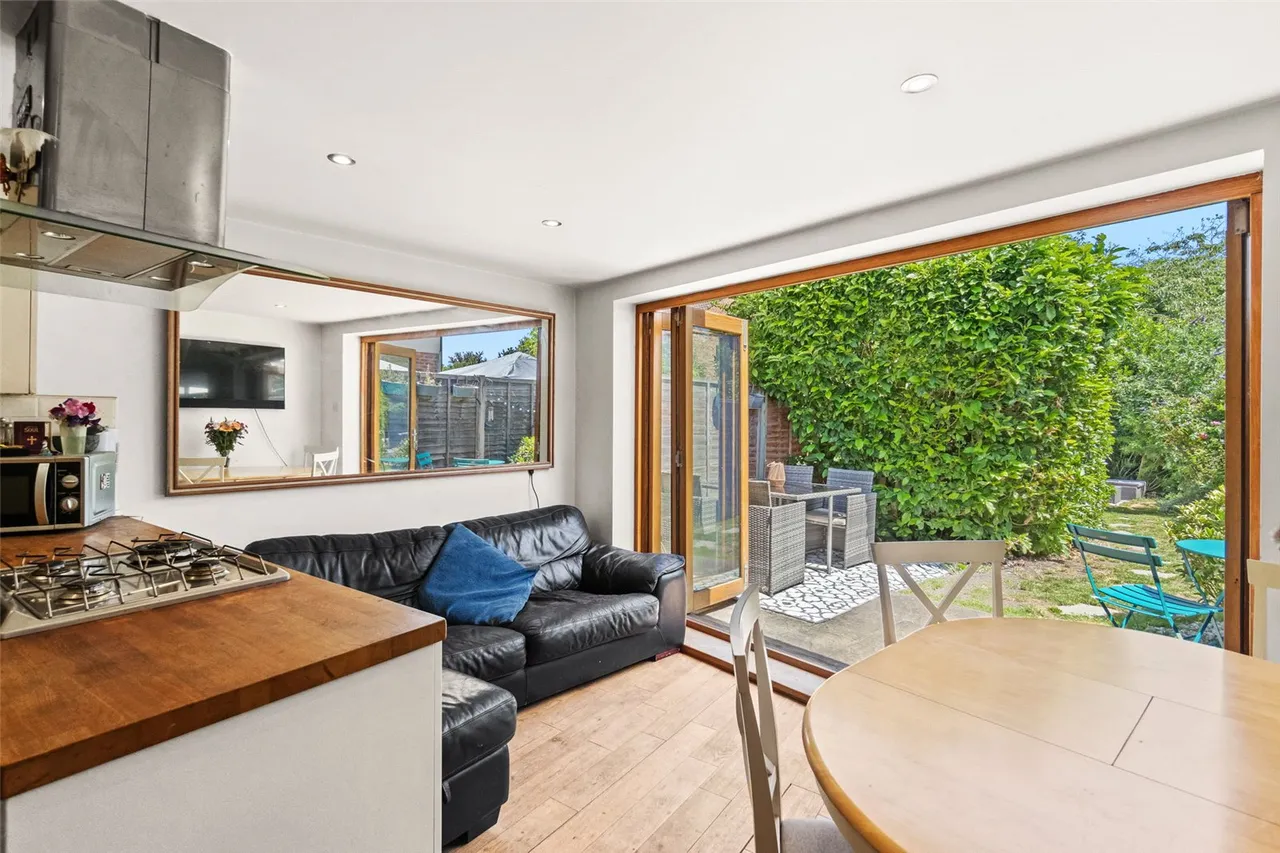 Uxbridge Road, Hampton, TW12 3AD, photo 6
