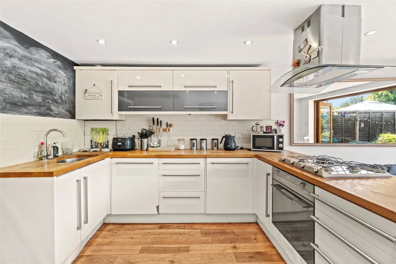 Uxbridge Road, Hampton, TW12 3AD, photo 5