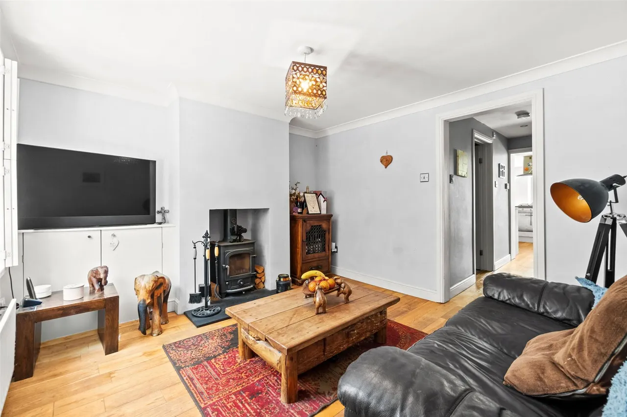 Uxbridge Road, Hampton, TW12 3AD, photo 3