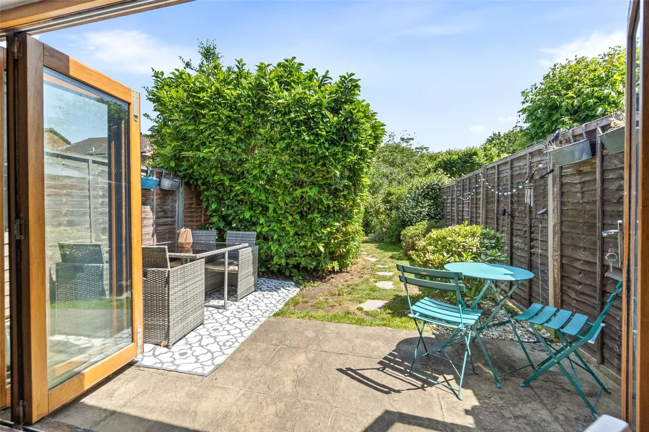 Uxbridge Road, Hampton, TW12 3AD, photo 10