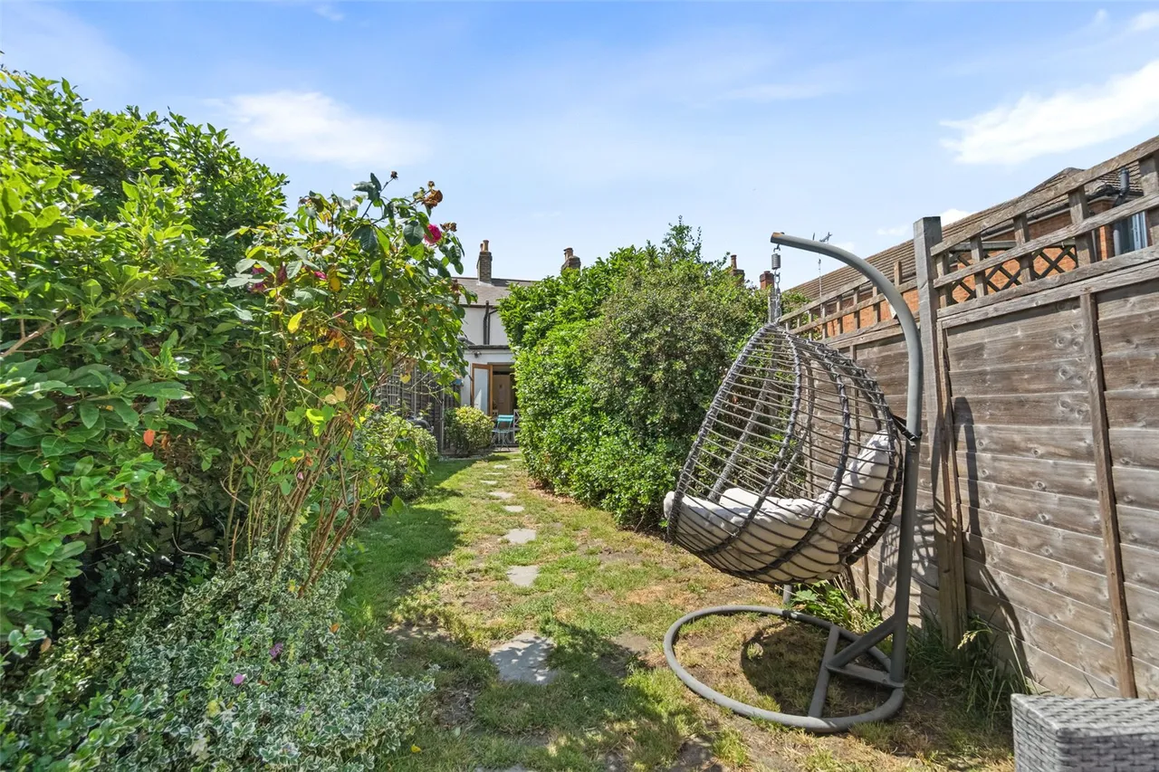 Uxbridge Road, Hampton, TW12 3AD, photo 12