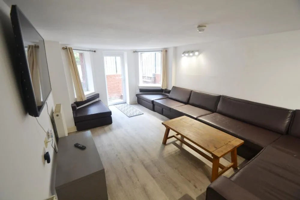 10 bed house to rent, Amherst Road, Fallowfield, M14